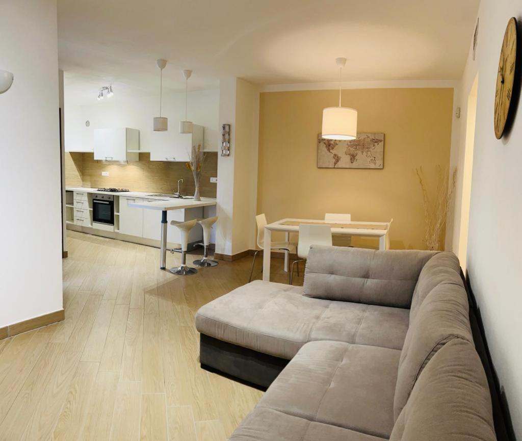 Comecasa Modern Apartment In Historical Centre Асти Екстериор снимка