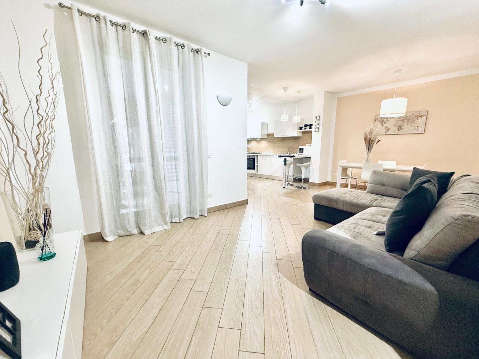 Comecasa Modern Apartment In Historical Centre Асти Екстериор снимка